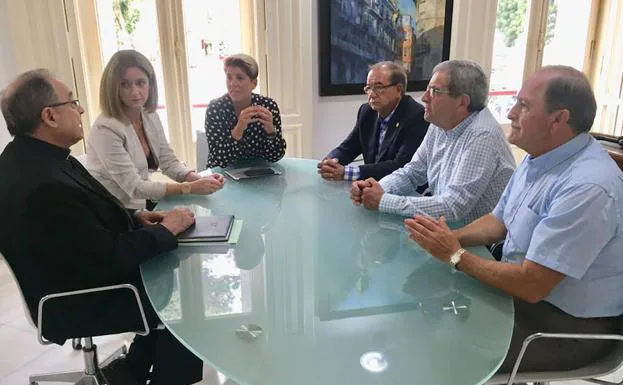 Reunión mantenida con la consejera Noelia Arroyo.