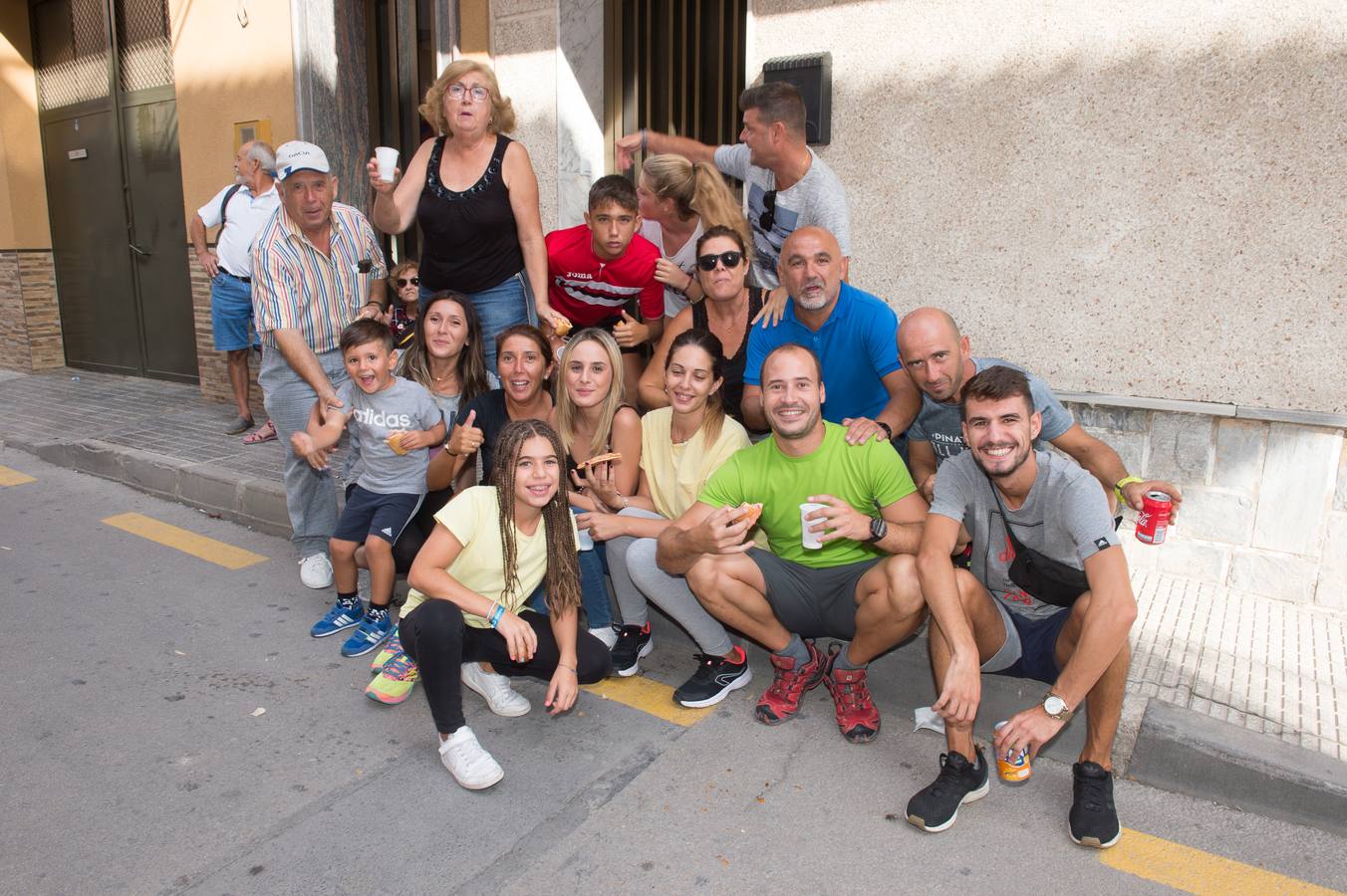 Cientos de miles de fieles desafiaron al mal tiempo para acompañar a la Patrona a su santuario de la Fuensanta.