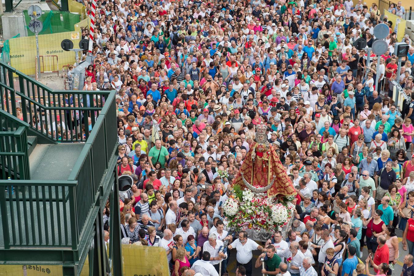 La Patrona de Murcia recorre el camino desde la Catedral hasta su santuario arropada por miles de romeros.