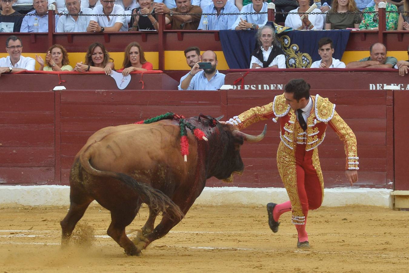 Pepín Liria, El Fandi y Roca Rey han abierto la puerta grande de La Condomina tras repartirse nueve orejas en la última corrida a pie de la prensa