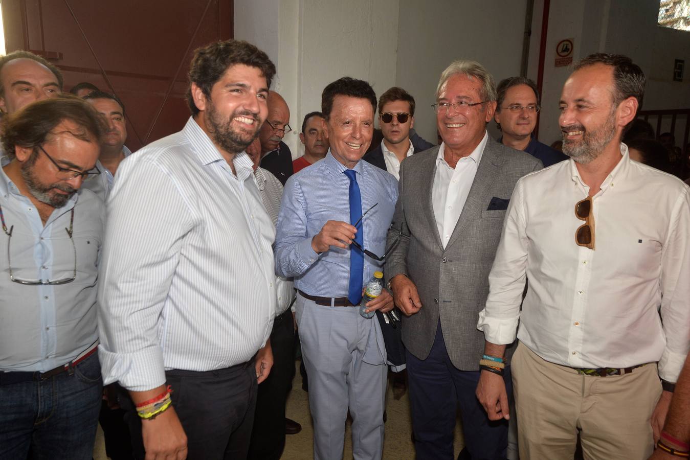 Pepín Liria, El Fandi y Roca Rey han abierto la puerta grande de La Condomina tras repartirse nueve orejas en la última corrida a pie de la prensa