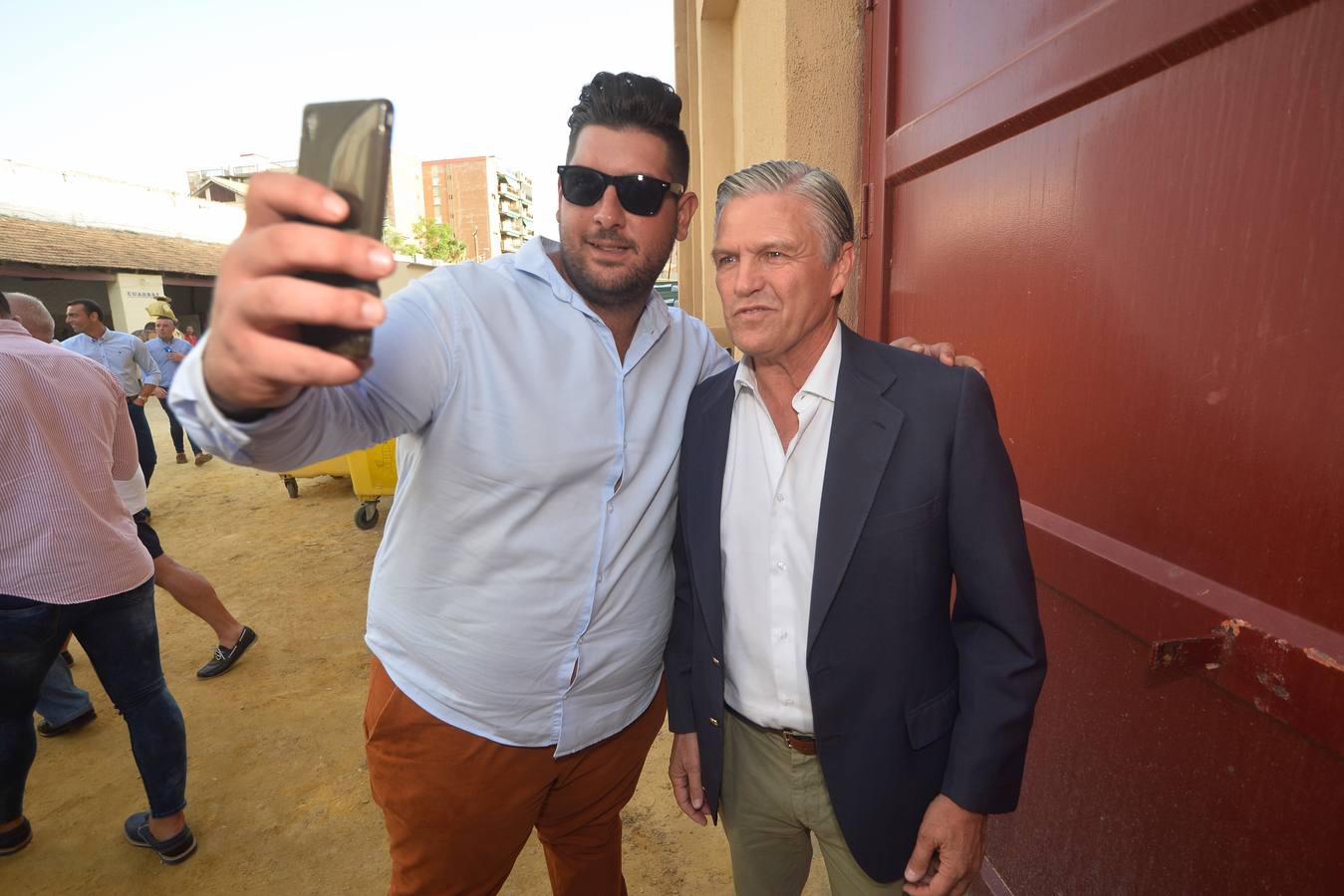 Pepín Liria, El Fandi y Roca Rey han abierto la puerta grande de La Condomina tras repartirse nueve orejas en la última corrida a pie de la prensa