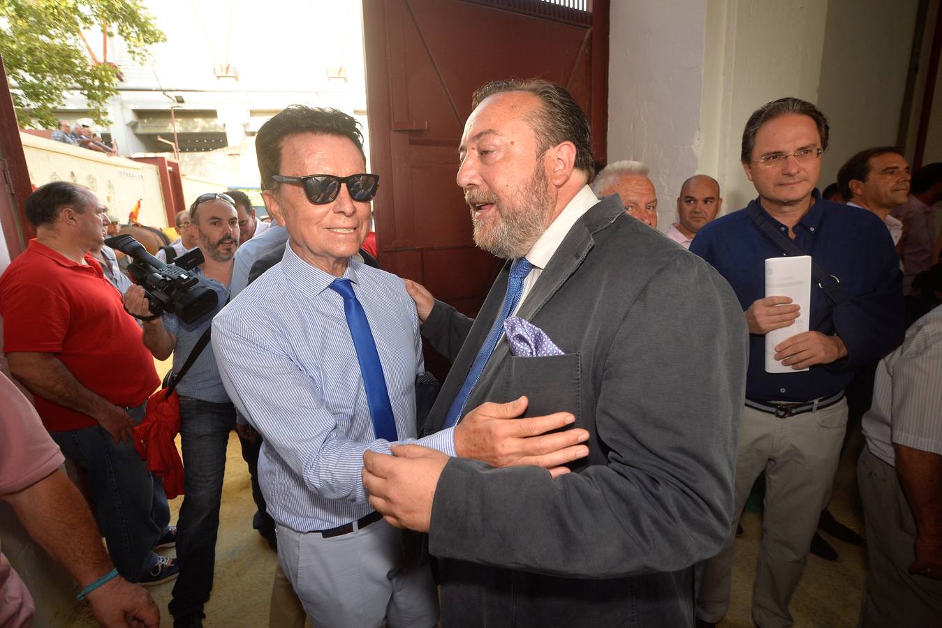 Pepín Liria, El Fandi y Roca Rey han abierto la puerta grande de La Condomina tras repartirse nueve orejas en la última corrida a pie de la prensa