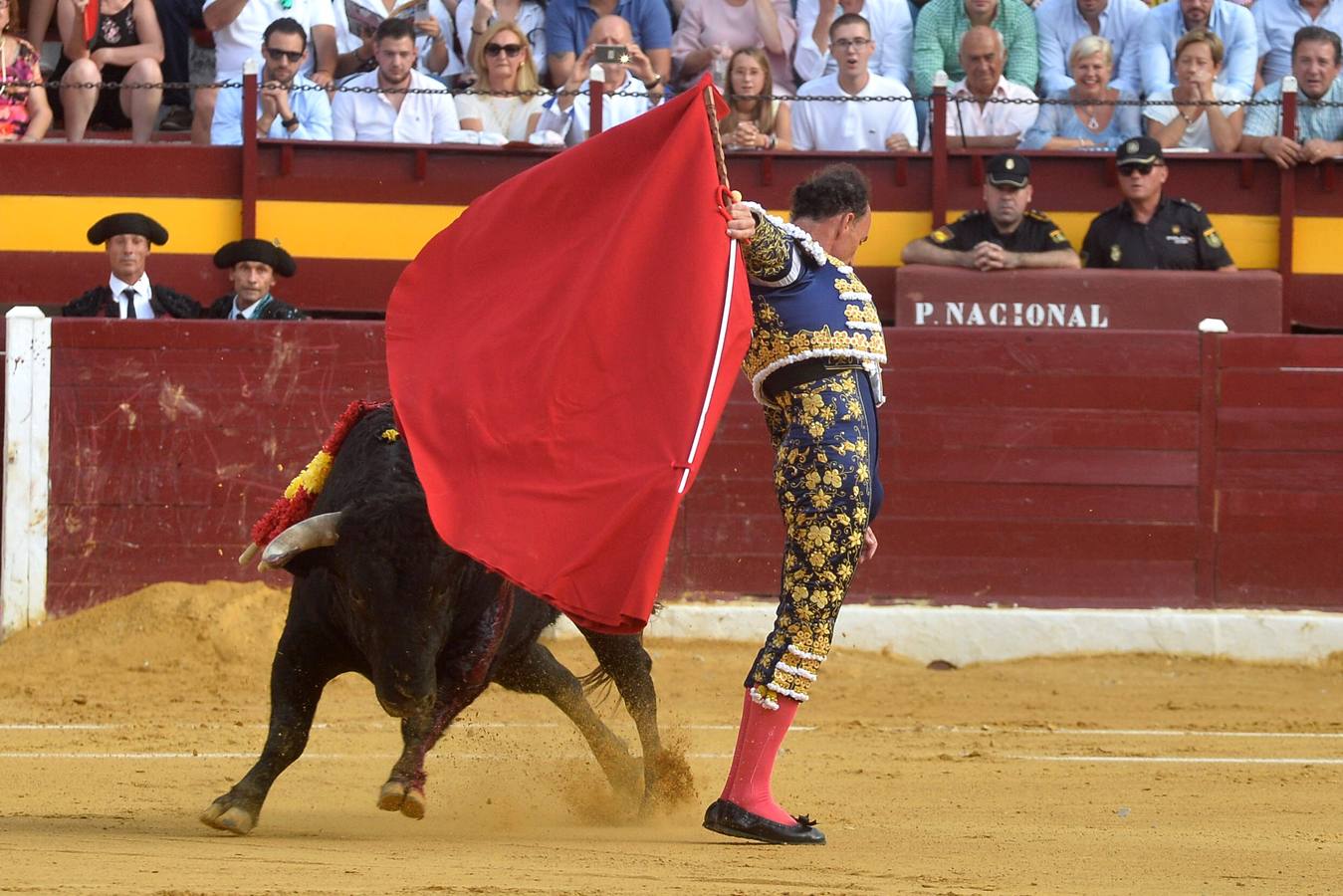 Pepín Liria, El Fandi y Roca Rey han abierto la puerta grande de La Condomina tras repartirse nueve orejas en la última corrida a pie de la prensa