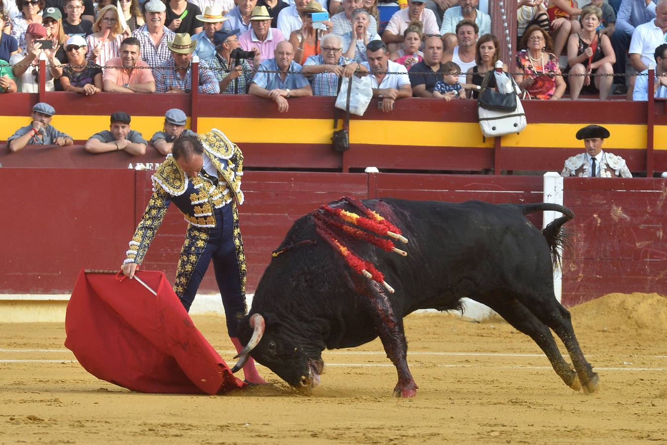 Pepín Liria, El Fandi y Roca Rey han abierto la puerta grande de La Condomina tras repartirse nueve orejas en la última corrida a pie de la prensa