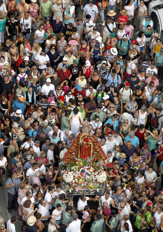 La Policía Nacional ha movilizado el helicóptero EC 135, con base en Valencia, para supervisar desde el aire el itinerario de la Fuensanta 