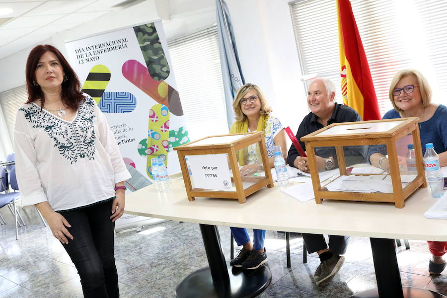 Amelia Corominas (i), durante las elecciones celebradas en mayo de 2017.