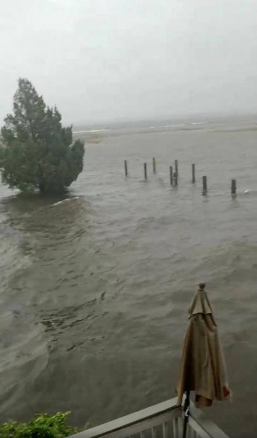 Primeras inundaciones provocadas por el huracán Florence en la costa este.