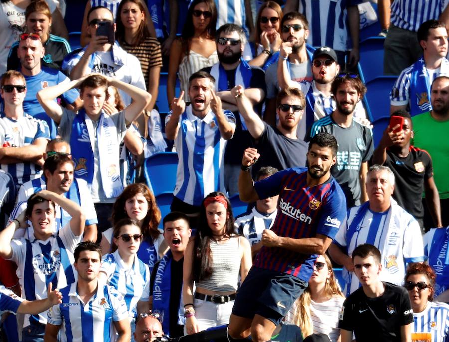 El conjunto azulgrana se llevó los tres puntos en Anoeta, tras un partido en el que la Real Sociedad comenzó adelantándose pero en el que el Barcelona se impuso gracias a los goles de Luis Suárez y Dembélé
