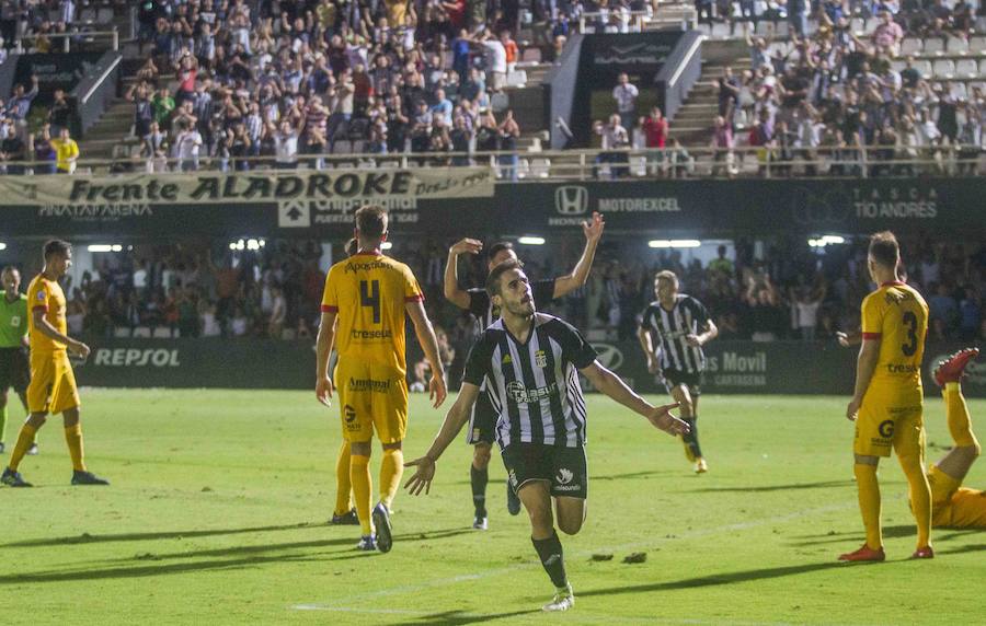 El equipo universitario gana los tres puntos en el Cartagonova tras un gol de Ismael en los últimos minutos, en un partido en el que el Efesé un mejor resultado