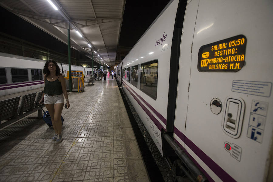 El Alvia salió de Cartagena a las 5.50 horas, llegando a Atocha a las 10.15 horas con cuatro minutos de retraso.