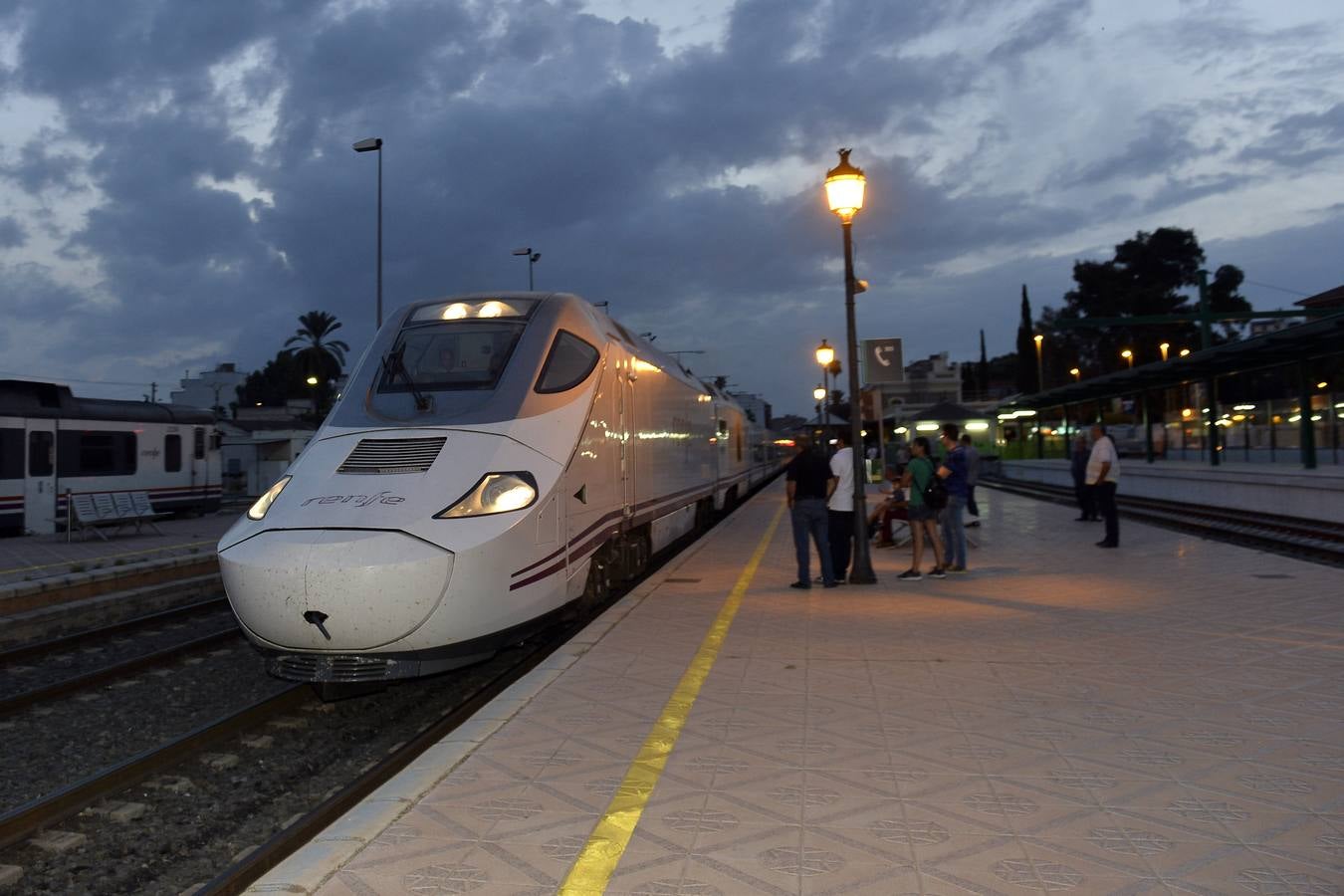 El Alvia salió de Cartagena a las 5.50 horas, llegando a Atocha a las 10.15 horas con cuatro minutos de retraso.