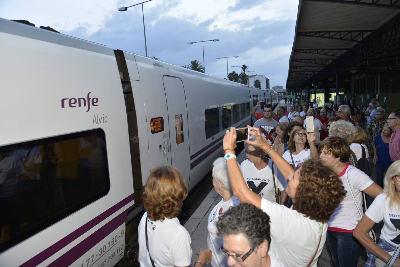 El Alvia salió de Cartagena a las 5.50 horas, llegando a Atocha a las 10.15 horas con cuatro minutos de retraso.