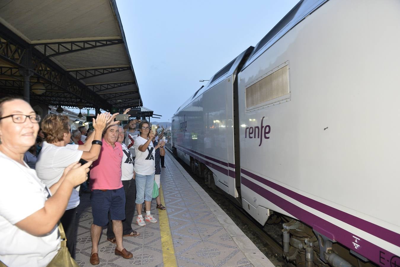El Alvia salió de Cartagena a las 5.50 horas, llegando a Atocha a las 10.15 horas con cuatro minutos de retraso.