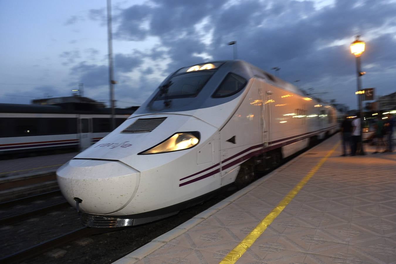 El Alvia salió de Cartagena a las 5.50 horas, llegando a Atocha a las 10.15 horas con cuatro minutos de retraso.