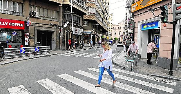 Uno de los pasos de peatones inteligentes se ubicará en el cruce entre las calles Alejandro Séiquer y La Merced. 