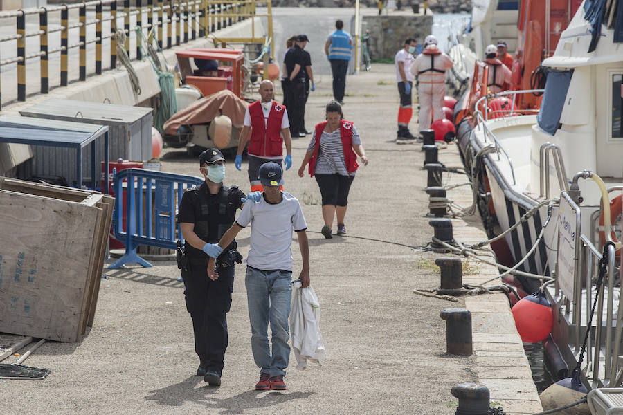 Un buque ha interceptado la embarcación a 15 millas al sureste del muelle de Escombreras