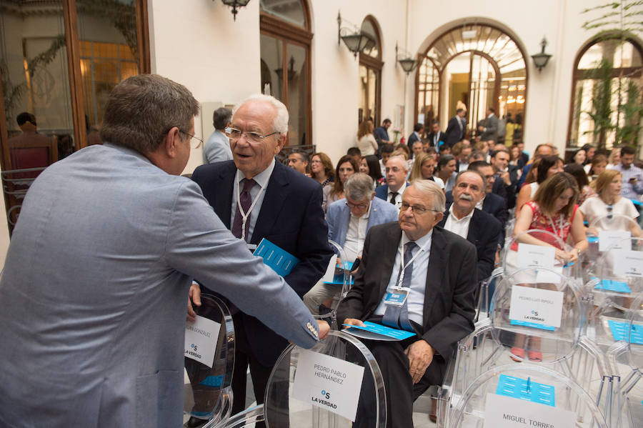 El profesor del IESE Luis Huete ofrece varias claves para «mantener en forma las empresas», comparándolas con «seres vivos» que necesitan equilibrar una serie de «vitaminas» para evitar «patologías»