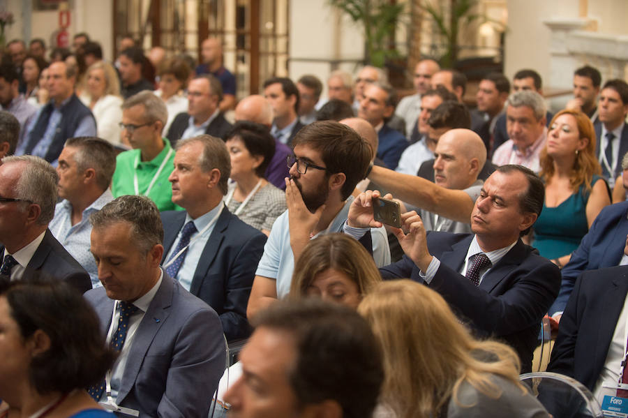 El profesor del IESE Luis Huete ofrece varias claves para «mantener en forma las empresas», comparándolas con «seres vivos» que necesitan equilibrar una serie de «vitaminas» para evitar «patologías»