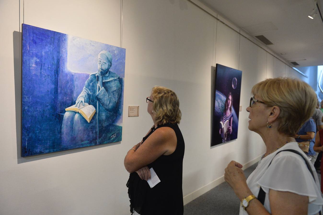 La Biblioteca Regional acoge una exposición de pintura, escultura y fotografía enmarcada en la Feria del Libro de Murcia