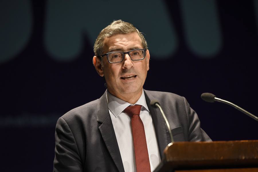 El Teatro Romea ha sido el escenario del acto, al que ha asistido el rector, José Luján, y el alcalde de Murcia, José Ballesta