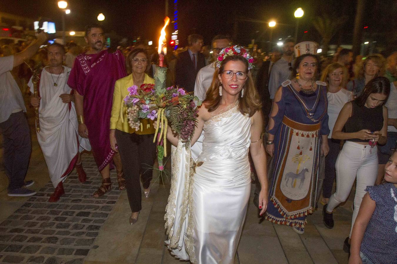 La alcaldesa de Cartagena arengó a las Tropas y Legiones a hacer grande estos días a Cartagena y a que las mujeres sean más protagonistas de las fiestas.