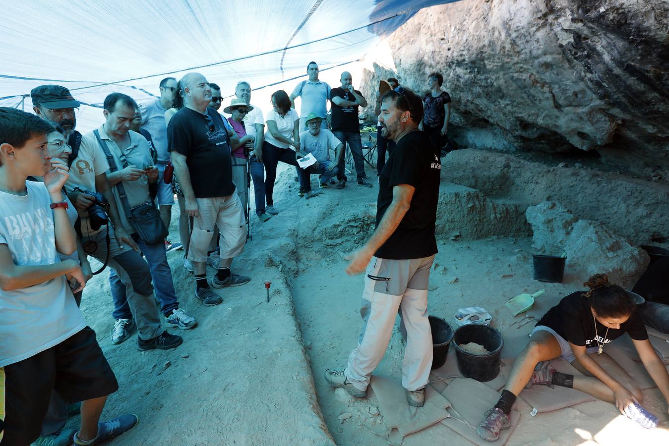 Presentan en público los materiales del Paleolítico Medio y Superior encontrados durante esta campaña