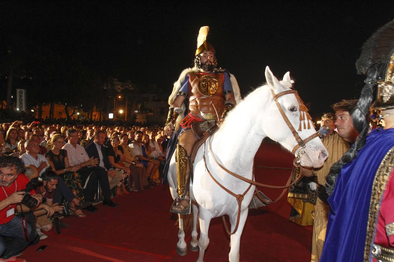 Dos grandes pantallas de televisión permiten seguir todos los detalles de los esponsales durante las fiestas de Carthagineses y Romanos. 