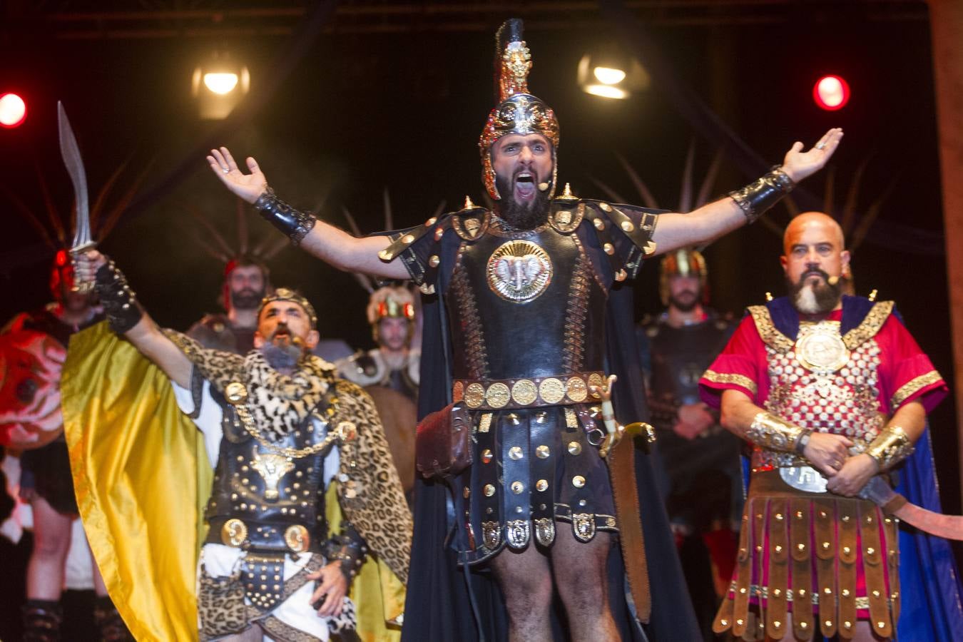 Dos grandes pantallas de televisión permiten seguir todos los detalles de los esponsales durante las fiestas de Carthagineses y Romanos. 