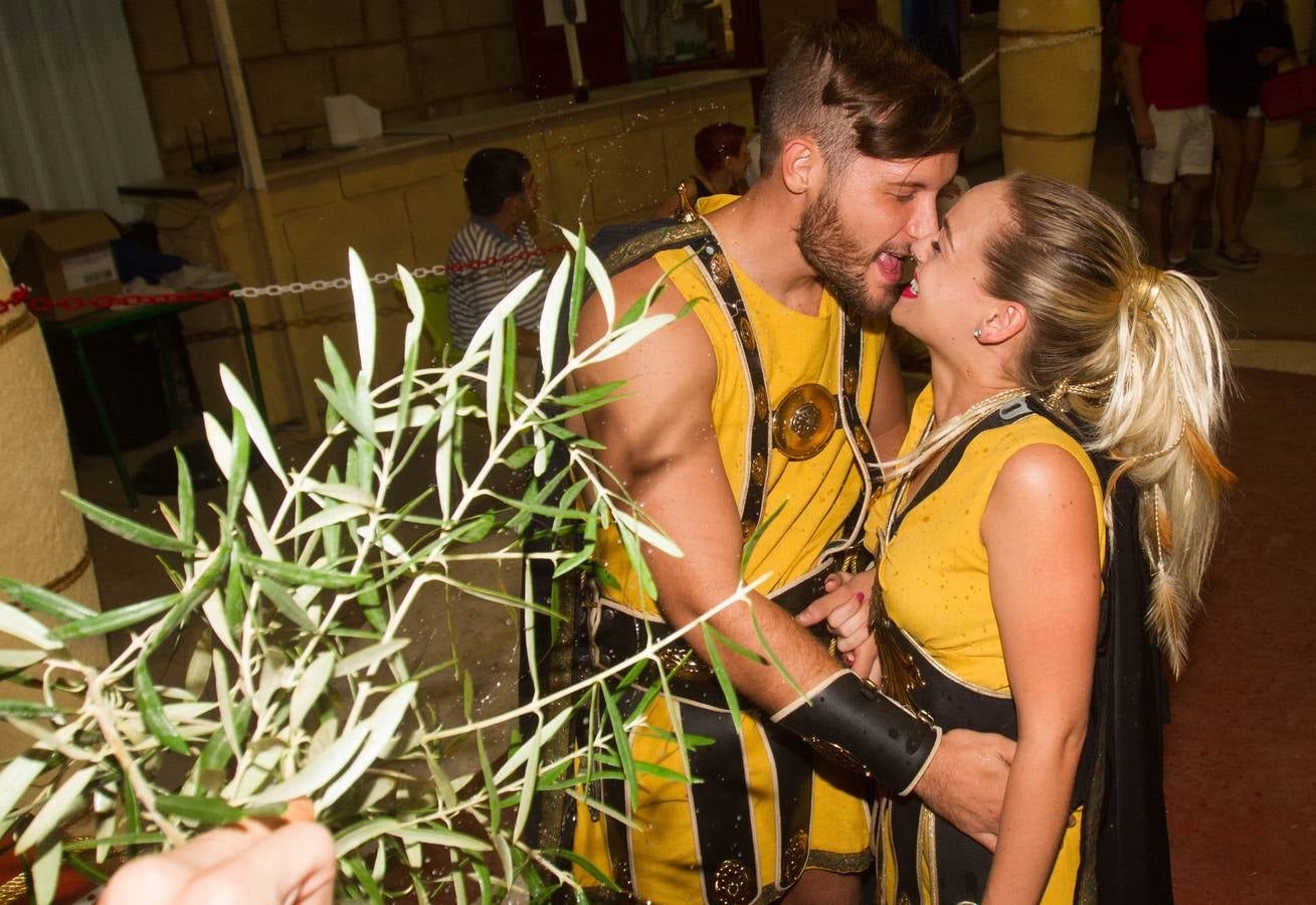 Dos grandes pantallas de televisión permiten seguir todos los detalles de los esponsales durante las fiestas de Carthagineses y Romanos. 