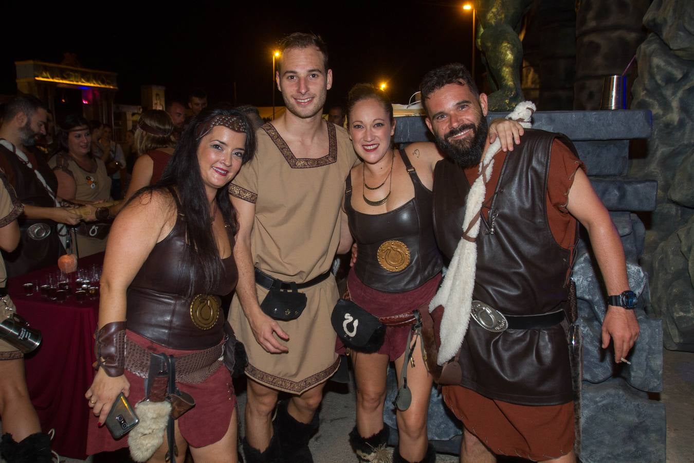 Dos grandes pantallas de televisión permiten seguir todos los detalles de los esponsales durante las fiestas de Carthagineses y Romanos. 