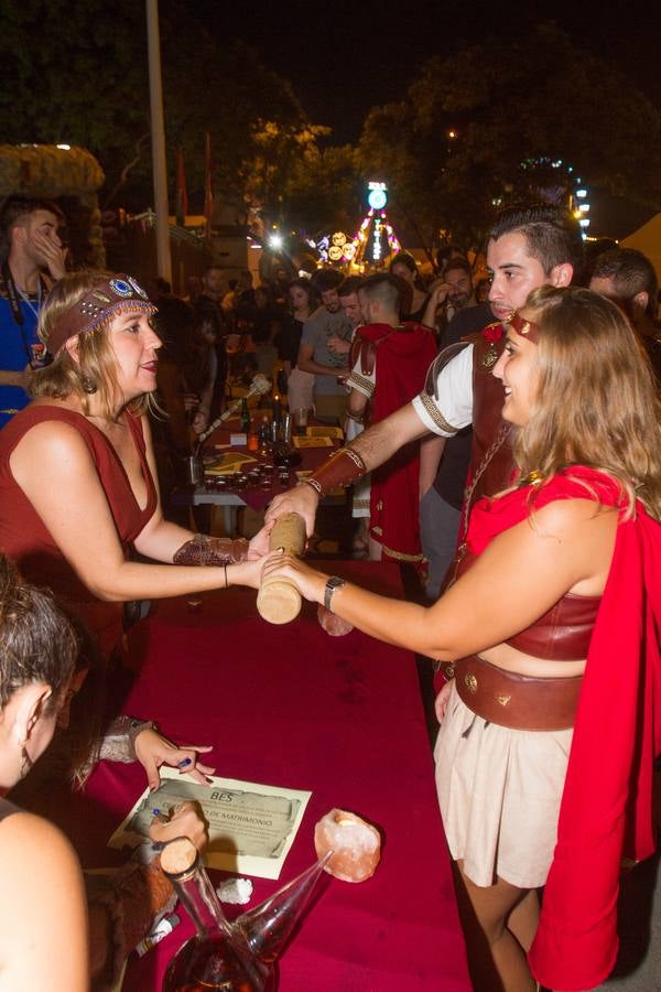 Dos grandes pantallas de televisión permiten seguir todos los detalles de los esponsales durante las fiestas de Carthagineses y Romanos. 