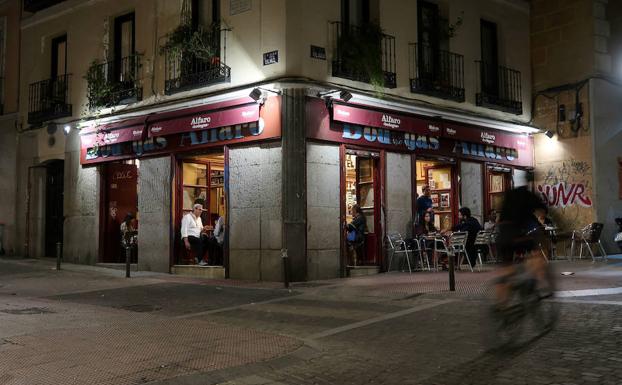 Uno de los bares característicos del barrio de Embajadores.