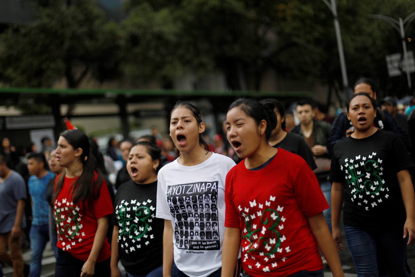Familiares y amigos de los estudiantes desaparecidos en Ayotzinapa se manifiestan en Ciudad de México para exigir justicia en el mismo día en que se cumplen cuatro años de la desaparición de los 43 estudiantes, en el sureño estado de Guerrero.