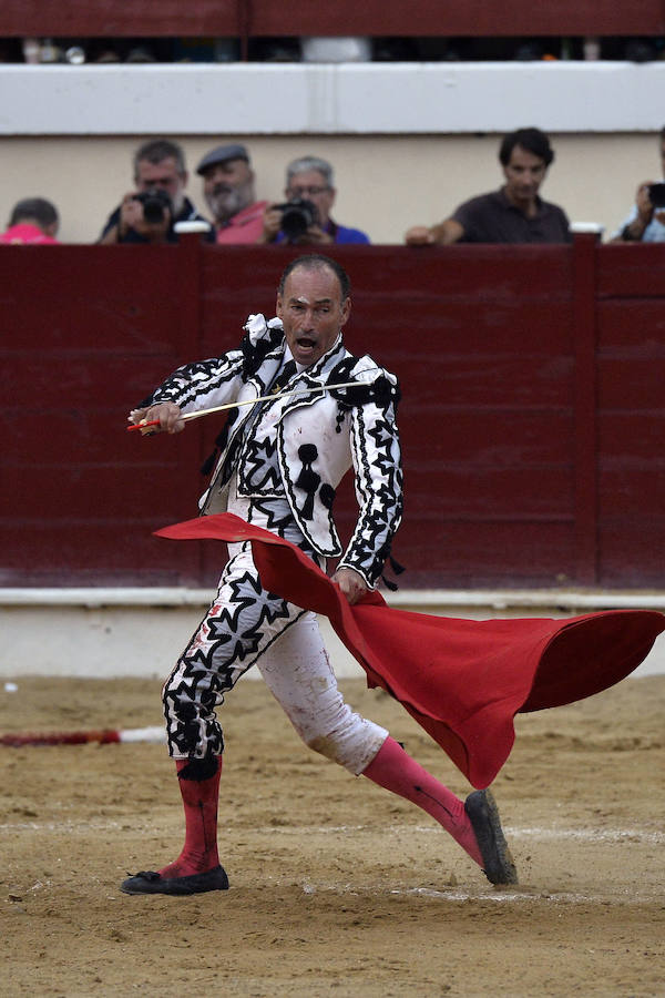 El torero celebra su última corrida junto a El Juli en la plaza de La Era de Abarán