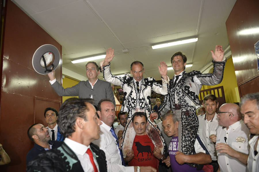 El torero celebra su última corrida junto a El Juli en la plaza de La Era de Abarán