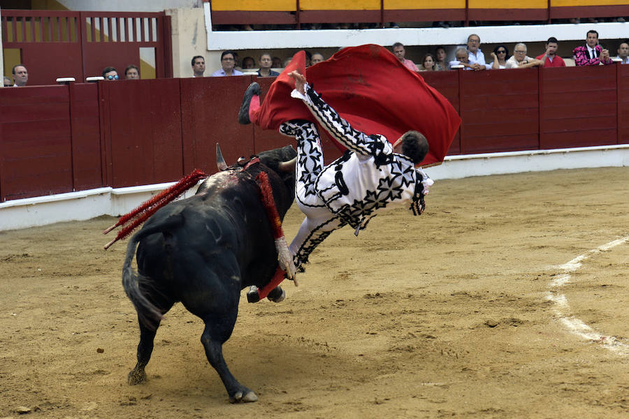 El torero celebra su última corrida junto a El Juli en la plaza de La Era de Abarán