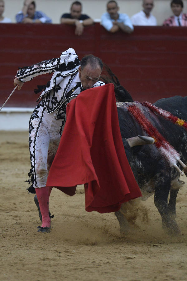 El torero celebra su última corrida junto a El Juli en la plaza de La Era de Abarán