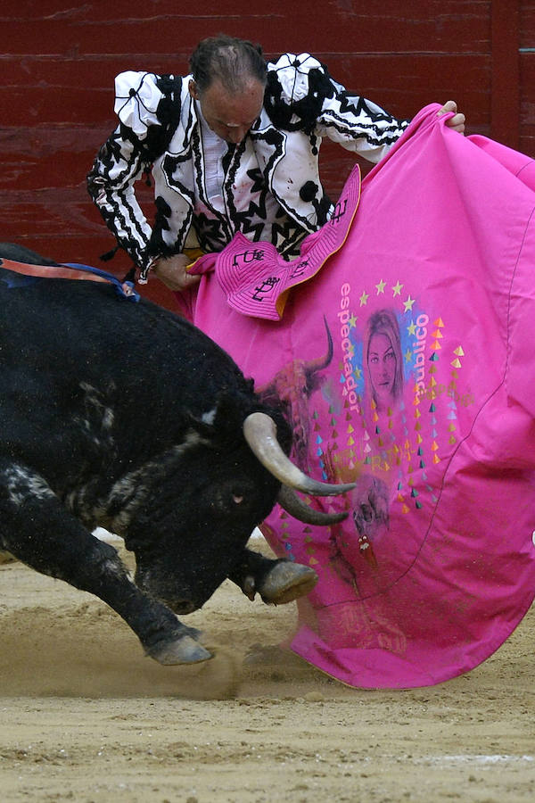 El torero celebra su última corrida junto a El Juli en la plaza de La Era de Abarán