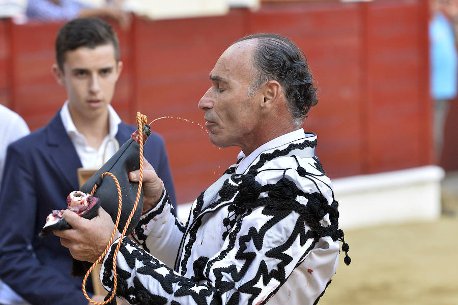 El torero celebra su última corrida junto a El Juli en la plaza de La Era de Abarán