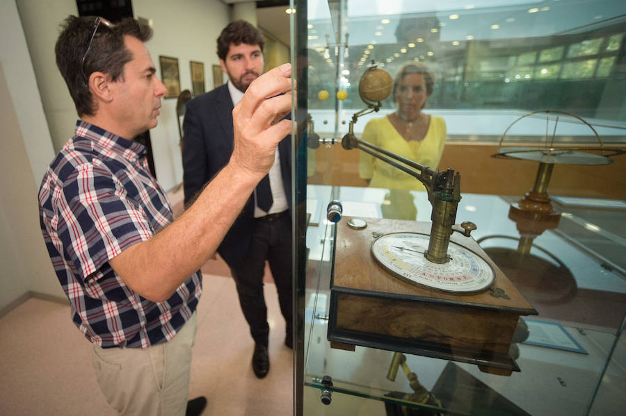 El presidente regional señala, ante las preguntas sobre si se va a reunir con el máximo responsable de la Universidad Católica para rebajar la tensión, que él, «de tensión», anda «muy bien»