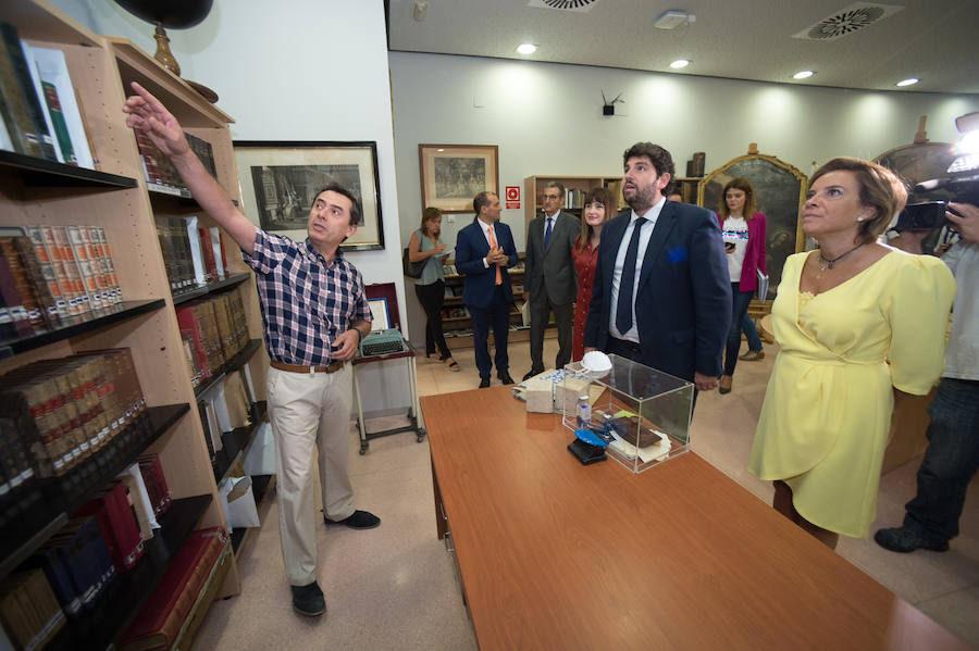 El presidente regional señala, ante las preguntas sobre si se va a reunir con el máximo responsable de la Universidad Católica para rebajar la tensión, que él, «de tensión», anda «muy bien»