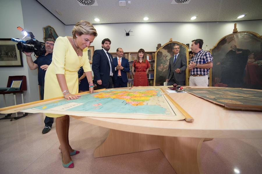 El presidente regional señala, ante las preguntas sobre si se va a reunir con el máximo responsable de la Universidad Católica para rebajar la tensión, que él, «de tensión», anda «muy bien»