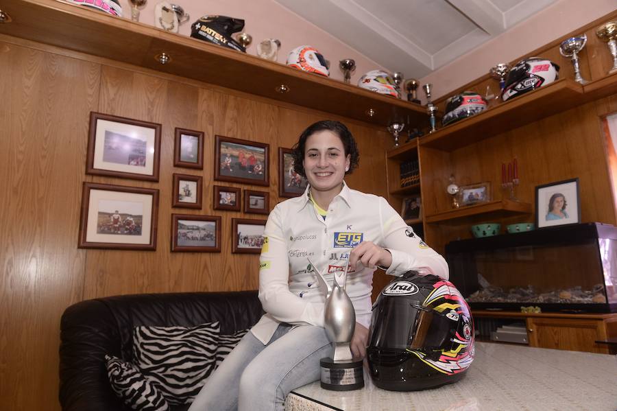 En la temporada 2017 dejó Moto 3 para correr el torneo en el que se acaba de proclamar campeona, el Mundial de Supersport 300.