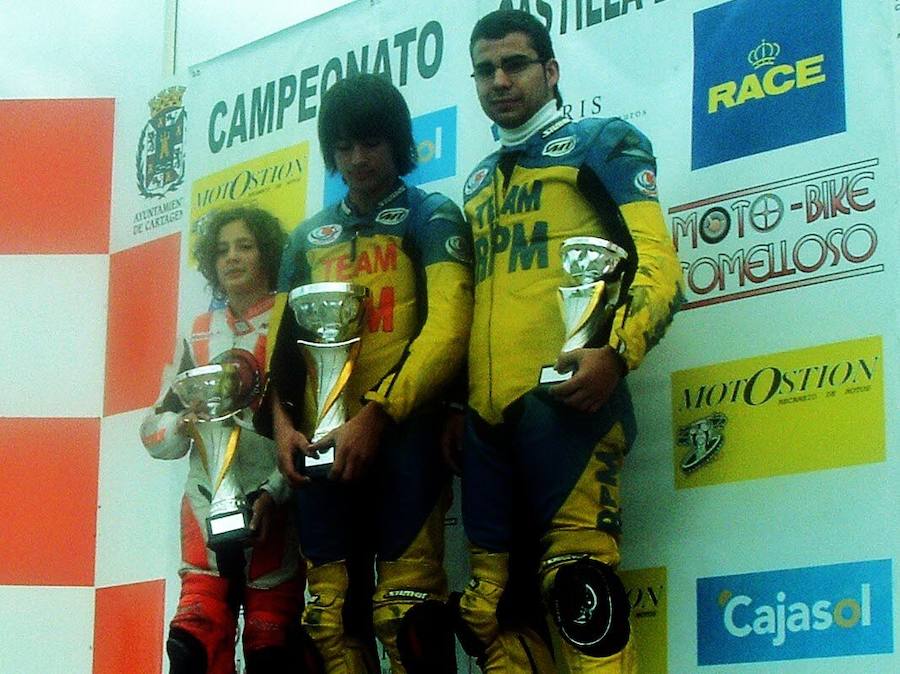 Ana Carrasco (izq.) logró su primer podio en 2008, cuando apenas tenía 11 años.