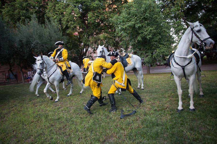 El murciano barrio de Santa María de Gracia acoge la recreación de este episodio de la Guerra de Sucesión Española, del que se cumple el 312 aniversario y que dejó más de 400 muertos