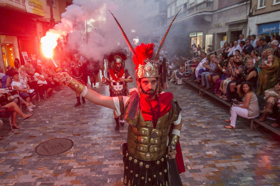 Cuatro mil personas escenifican en tres horas y media la historia de dos pueblos, Roma y Carthago, en un desfile rápido y vistoso