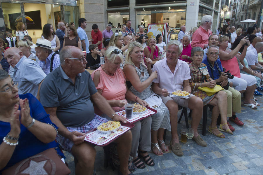 Cuatro mil personas escenifican en tres horas y media la historia de dos pueblos, Roma y Carthago, en un desfile rápido y vistoso