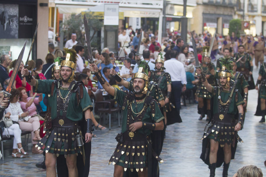 Cuatro mil personas escenifican en tres horas y media la historia de dos pueblos, Roma y Carthago, en un desfile rápido y vistoso