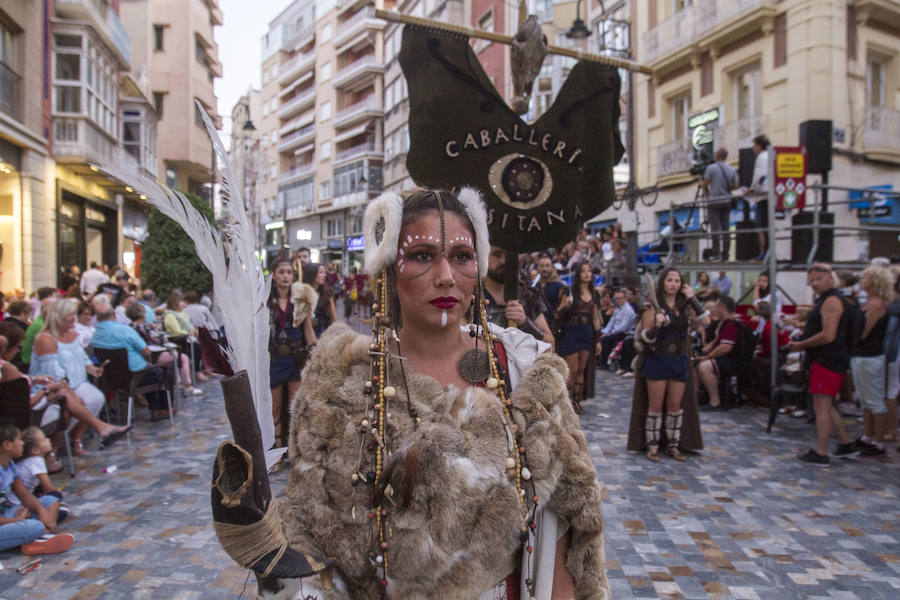 Cuatro mil personas escenifican en tres horas y media la historia de dos pueblos, Roma y Carthago, en un desfile rápido y vistoso